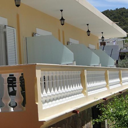 Chrysanthe'S Apartments No2 Poros Town Esterno foto