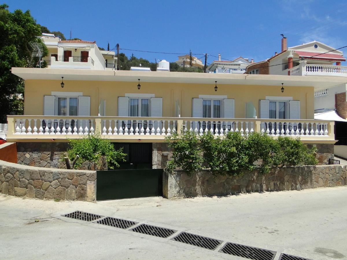 Chrysanthe'S Apartments No2 Poros Town Esterno foto