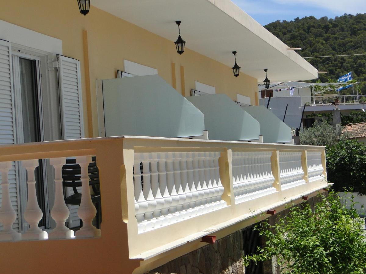 Chrysanthe'S Apartments No2 Poros Town Esterno foto