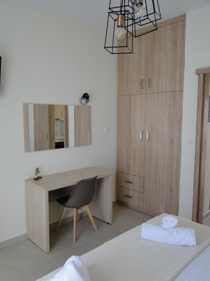 Chrysanthe'S Apartments No2 Poros Town Esterno foto