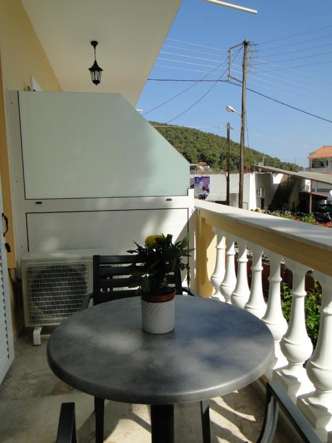 Chrysanthe'S Apartments No2 Poros Town Esterno foto