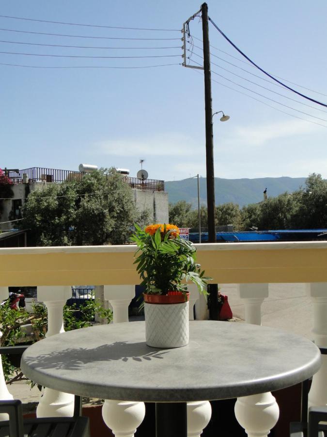 Chrysanthe'S Apartments No2 Poros Town Esterno foto