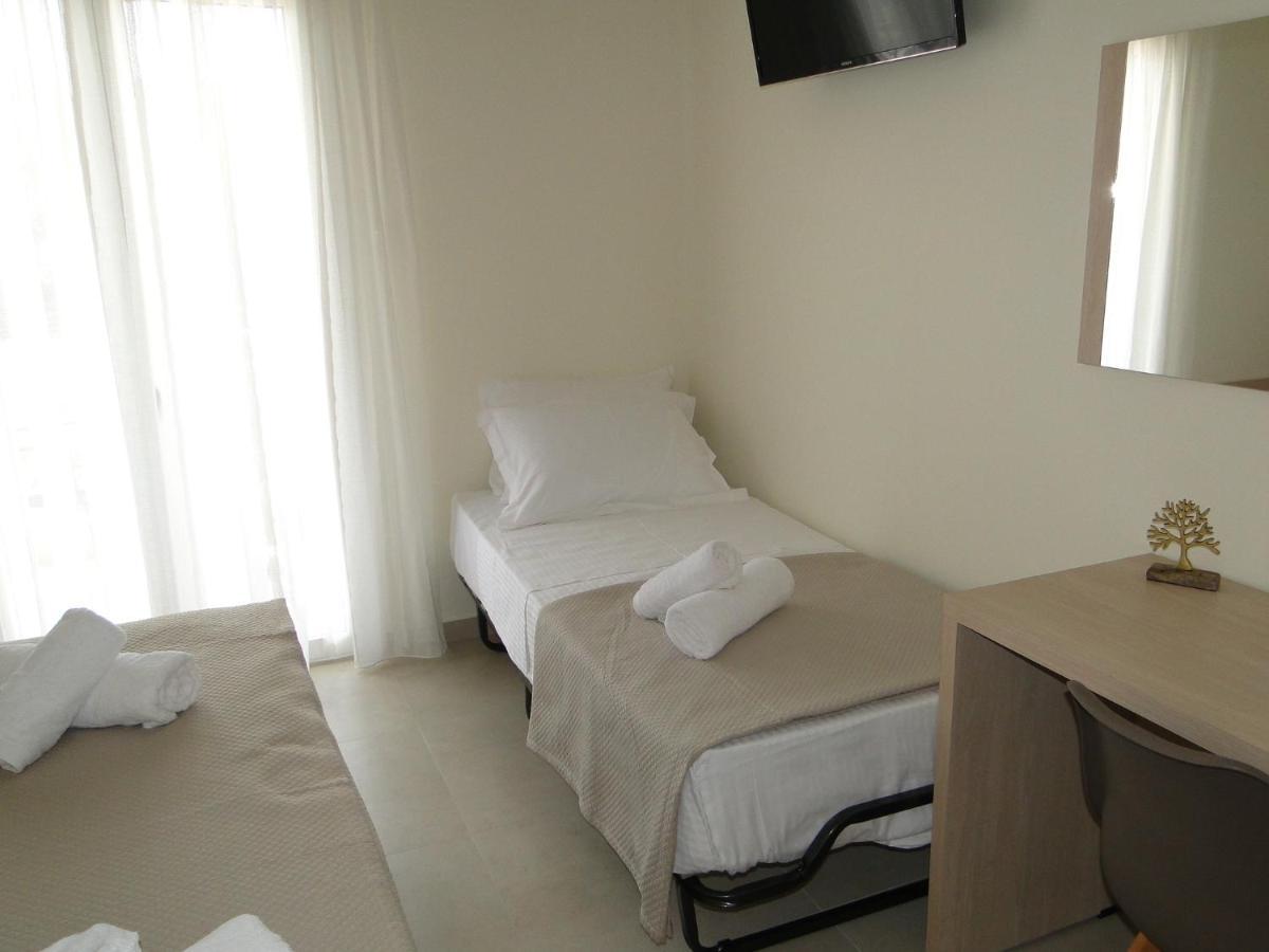 Chrysanthe'S Apartments No2 Poros Town Esterno foto
